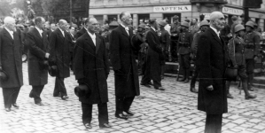 <%# $this->DataItem->marArticleFrom->title %