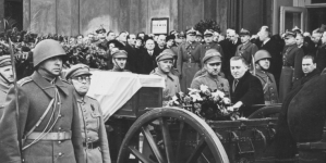 <%# $this->DataItem->marArticleFrom->title %