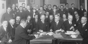 <%# $this->DataItem->marArticleFrom->title %