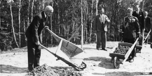 <%# $this->DataItem->marArticleFrom->title %