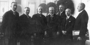 <%# $this->DataItem->marArticleFrom->title %