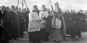 <%# $this->DataItem->marArticleFrom->title %