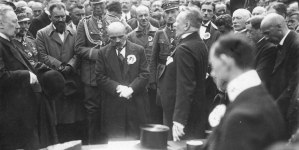 <%# $this->DataItem->marArticleFrom->title %