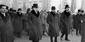 <%# $this->DataItem->marArticleFrom->title %