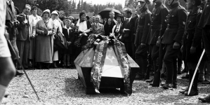 <%# $this->DataItem->marArticleFrom->title %