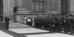 <%# $this->DataItem->marArticleFrom->title %