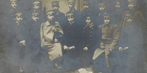 Wacław Borowy ze szkolnymi kolegami w 1906 roku.
