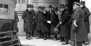 <%# $this->DataItem->marArticleFrom->title %