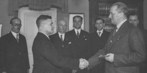 <%# $this->DataItem->marArticleFrom->title %