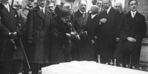 <%# $this->DataItem->marArticleFrom->title %