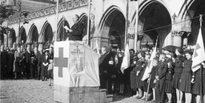 Inauguracja obchodów Tygodnia Polskiego Czerwonego Krzyża w Krakowie 1.06.1938 r.