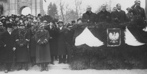 <%# $this->DataItem->marArticleFrom->title %