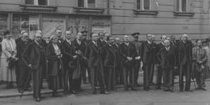 <%# $this->DataItem->marArticleFrom->title %