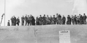 <%# $this->DataItem->marArticleFrom->title %