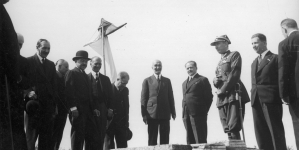 <%# $this->DataItem->marArticleFrom->title %