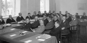 Posiedzenie sejmowej komisji budżetowej w 1924 roku.