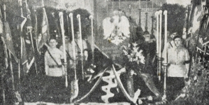 Wierna straż u trumny R. Dmowskiego w katedrze św. Jana.