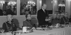 <%# $this->DataItem->marArticleFrom->title %