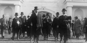 <%# $this->DataItem->marArticleFrom->title %