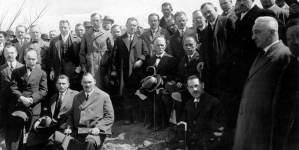 Wycieczka parlamentarzystów na teren budowy Powszechnej Wystawy Krajowej w Poznaniu w 1928 r.