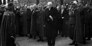 <%# $this->DataItem->marArticleFrom->title %