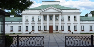 <%# $this->DataItem->marArticleFrom->title %