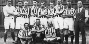 Drużyna piłkarska klubu sportowego Cracovia 21.08.1921 r.