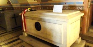 <%# $this->DataItem->marArticleFrom->title %