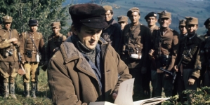 Kazimierz Kutz w trakcie realizacji filmu "Znikąd donikąd" w 1975 r.