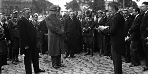 <%# $this->DataItem->marArticleFrom->title %