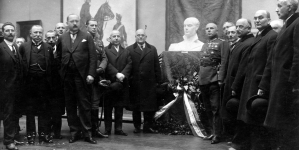 <%# $this->DataItem->marArticleFrom->title %