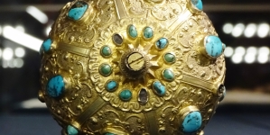 <%# $this->DataItem->marArticleFrom->title %