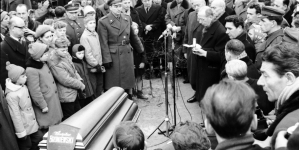 <%# $this->DataItem->marArticleFrom->title %