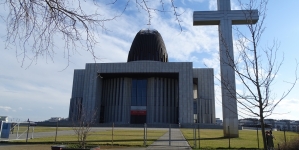 <%# $this->DataItem->marArticleFrom->title %