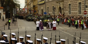 <%# $this->DataItem->marArticleFrom->title %