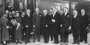 <%# $this->DataItem->marArticleFrom->title %