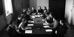 <%# $this->DataItem->marArticleFrom->title %