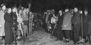 <%# $this->DataItem->marArticleFrom->title %