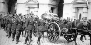 <%# $this->DataItem->marArticleFrom->title %