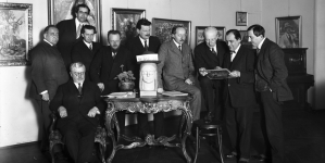 <%# $this->DataItem->marArticleFrom->title %