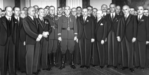 Przekazanie wojsku broni ufundowanej przez pracowników Zakładów Starachowickich i ludność powiatu Iłżyckiego w marcu 1939 roku.