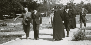 <%# $this->DataItem->marArticleFrom->title %