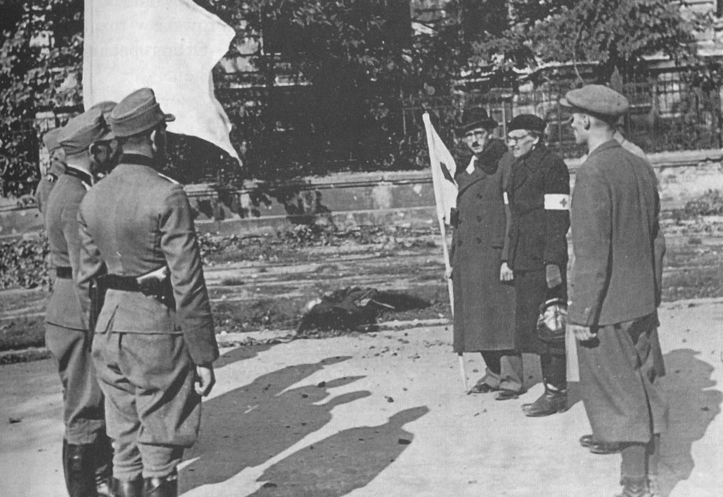 Rozmowy z Niemcami przed kapitulacją Powstania Warszawskiego w 1944 roku.