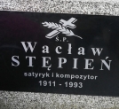 Grób Wacława Stępnia (1911-1993), satyryka i kompozytora, na Cmentarzu Czerniakowskim w Warszawie.