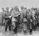 Uroczystość wręczenia przez Józefa Piłsudskiego odznaki "za wierną służbę" oficerom i żołnierzom I Brygady Legionów w Piasecznie 6.08.1916 r.  (2)