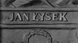  Fragment pomnika Cieszyńskiej Nike ku czci poległych legionistów.  