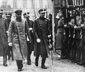  ODYWAJĄ SIĘ PIERWSZE W ODRODZONEJ POLSCE WYBORY DO SEJMU USTAWODAWCZEGO  