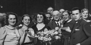 Przyjęcie imieninowe u śpiewaczki Janiny Korolewicz-Waydowej w 1935 r.