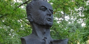 Pomnik gen. Leopolda Okulickiego w parku Jordana w Krakowie.