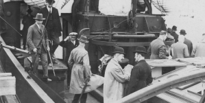 Goście na pokładzie holownika "Ursus" w lipcu 1926 r.